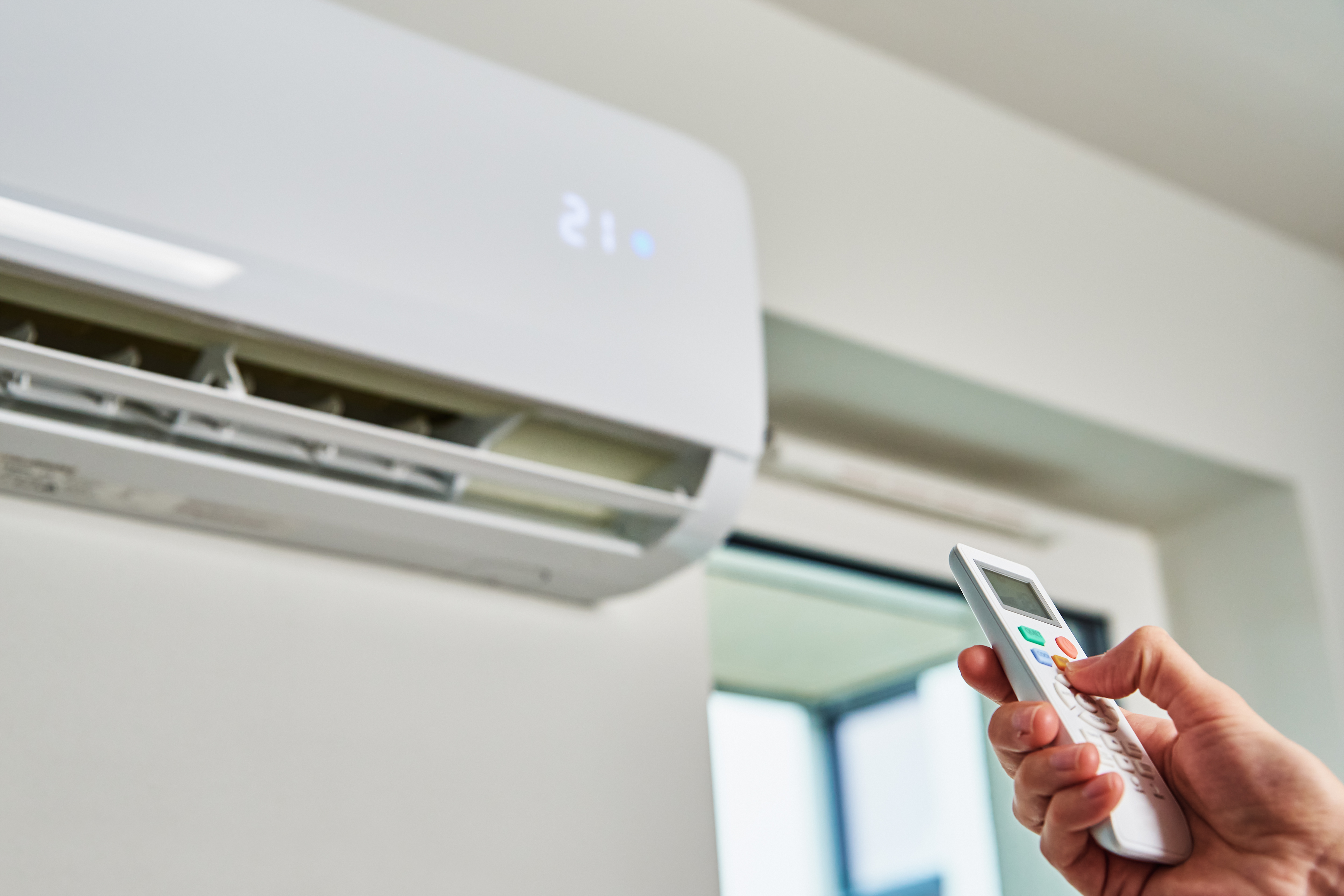 Image of someone setting a heat pump to 21 degrees