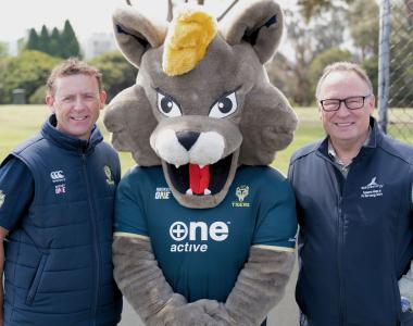 Aurora Energy Hookin2Hockey Scoring Goals with Kids